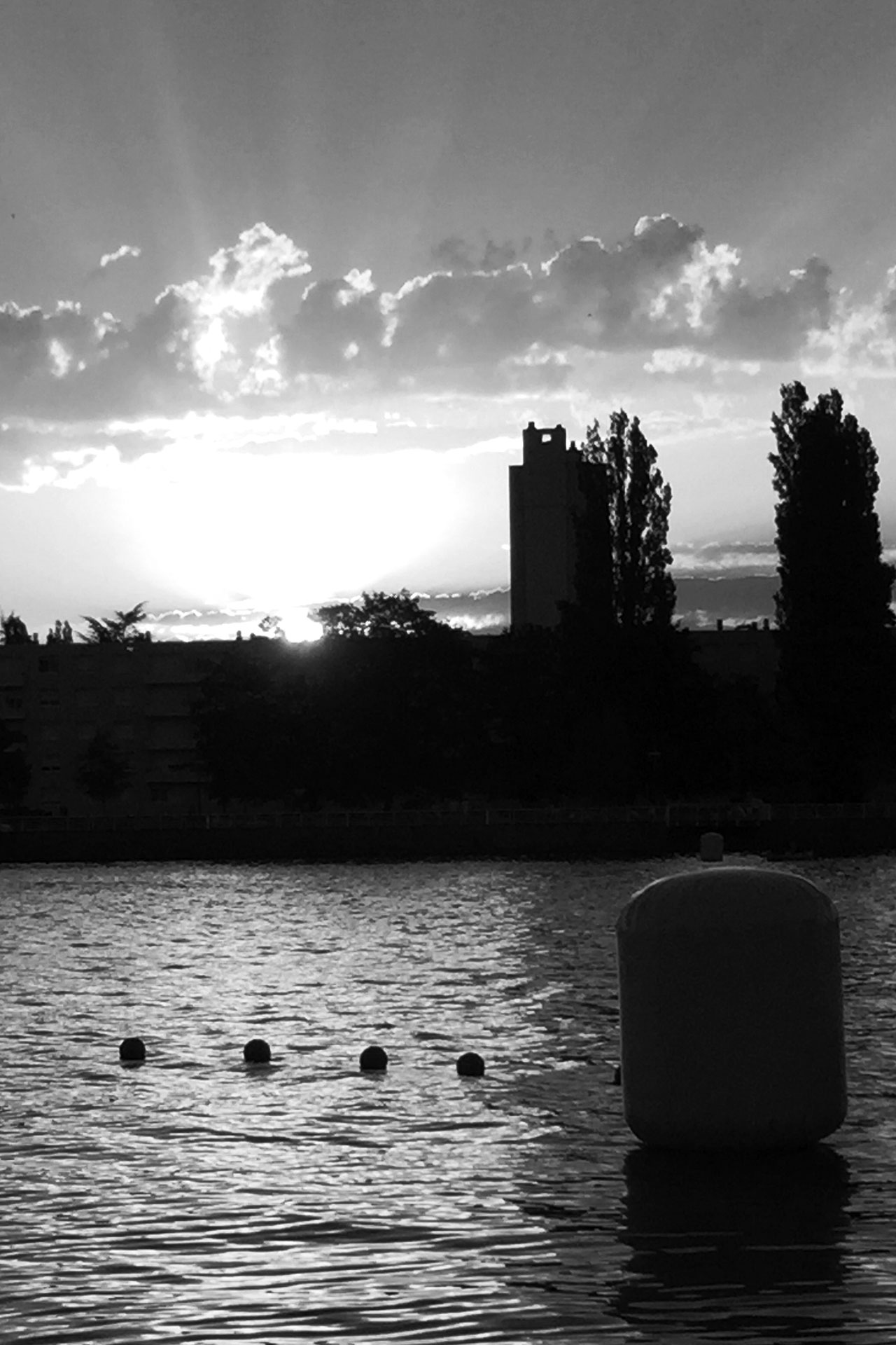IRONMAN VICHY 2016 The Story: Echter Erfolg mit virtuellen Nebenwirkungen / Romantischer Sonnenaufgang über dem Lac d'Allier ©stefandrexl.de