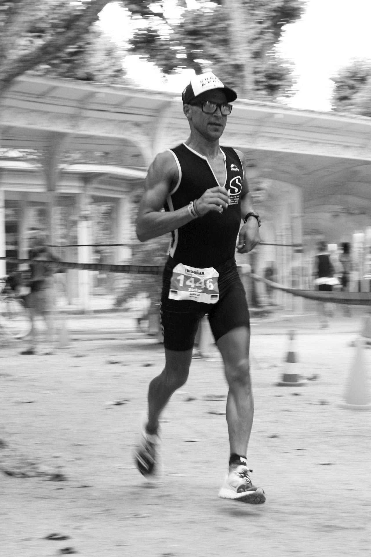 IRONMAN VICHY 2016 The Story: Die Beine sind auch im Marathon locker und schnell läuft's durchdie Galerien des Parc de l'Opèra ©stefandrexl.de