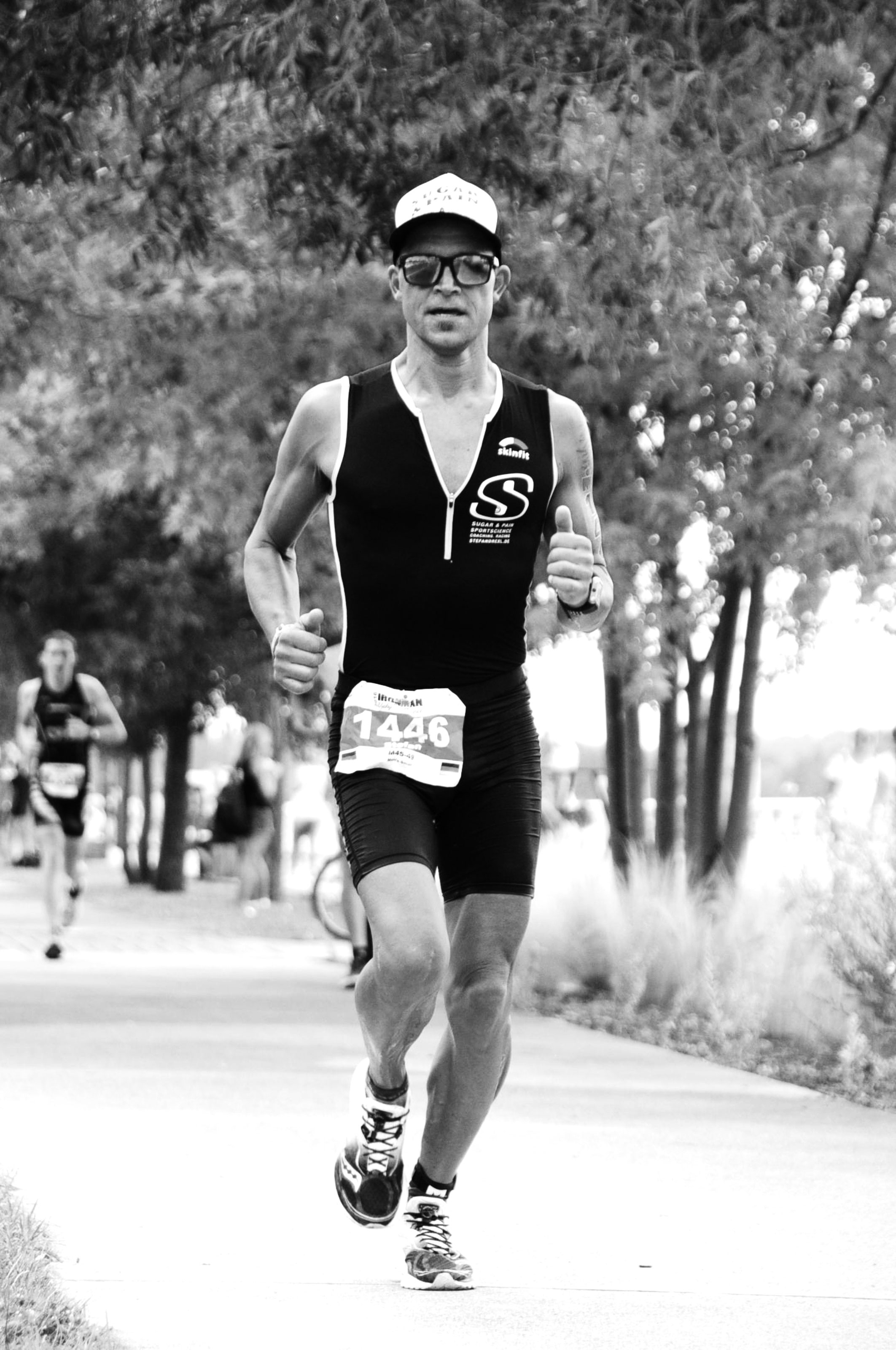 IRONMAN VICHY 2016 The Story: Konzentriert und fokusiert, den Kopf hoch und den Blick immer nach vorne gerichtet läuft's diesmal schnell im Marathon ©stefandrexl.de