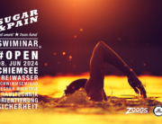 SWIMINAR #OPEN Chiemsee 2024 / Richtig Kraulschwimmen im Freiwasser / Titel © SUGAR & PAIN / AdobeStock